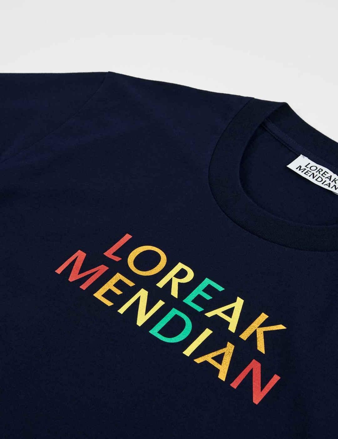Camiseta Loreak Mendian Rainbow Letters